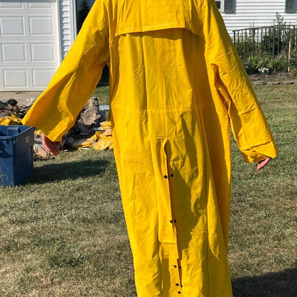 Yellow rain coat with snap on hood - Picture 3 of 8